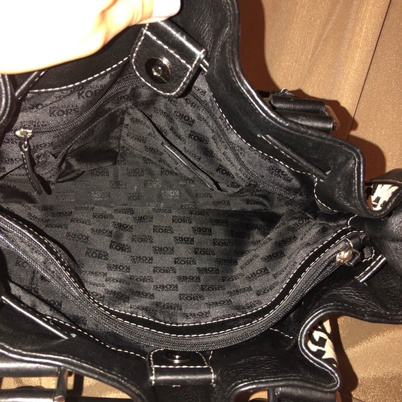 Large Michael Kors Purse - Picture 6 of 7